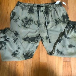 NWT! No Boundaries slim fit jogger